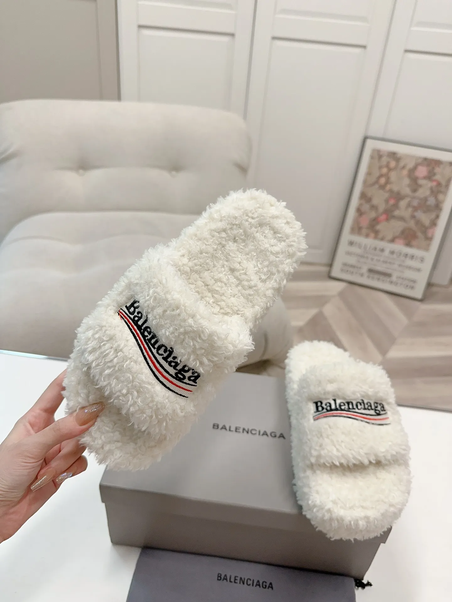👟👟Ex-factory price 480👟👟Thick-soled Balenciaga autumn and winter trendy wool slippers💕cx upper letter pattern, electric embroidery logo embroidery technology! Full of high-end feel! Especially beautiful on the feet 🦶 🐑Material: wool (very soft and comfortable) 🐑Sole: Original non-slip and wear-resistant outsole 🐑Number/size: Women's 35-41